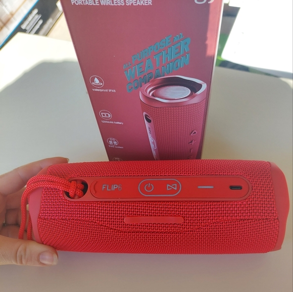 NEW Flip 6 Bluetooth Speaker RED - Picture 3 of 6